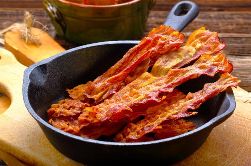 How to Reheat Bacon Using a Skillet