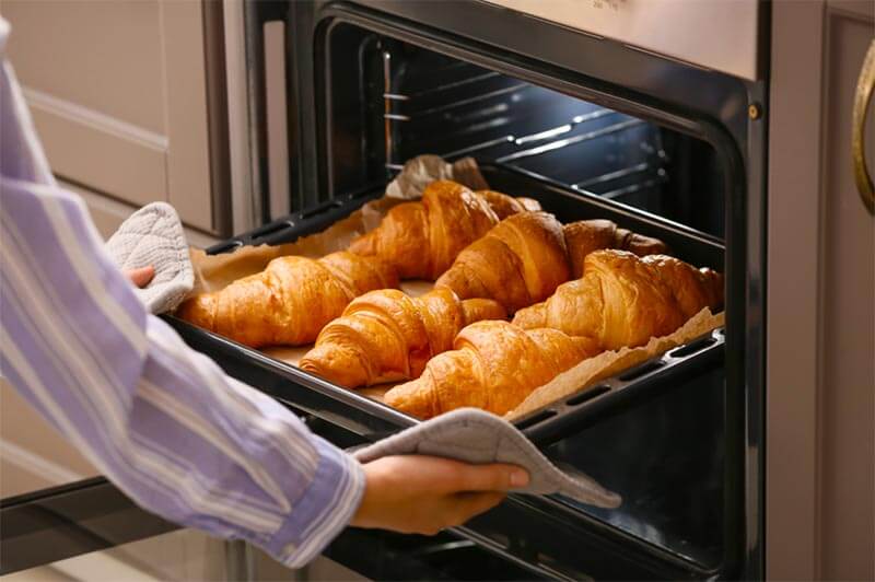 How to reheat croissants in an oven-toaster oven