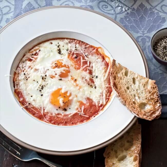 Eggs Baked in Roasted Tomato Sauce recipe