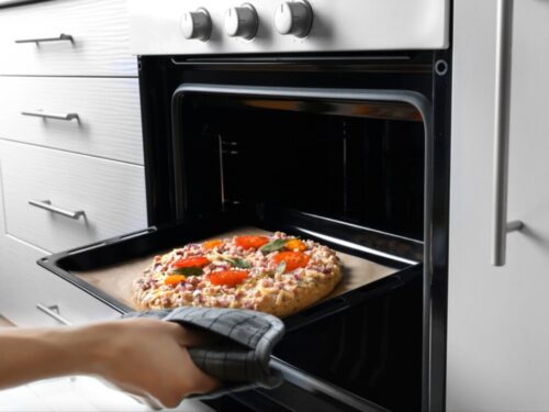 Can You Put Pizza In The Oven Without a Tray